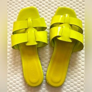 Never worn! Cute size 6 sandals